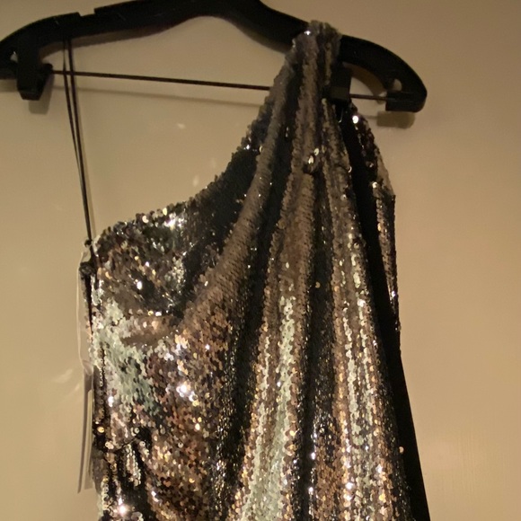 ⭐️⭐️NWT Stella McCartney One-Shoulder Sequin Cape Dress - Picture 6 of 8